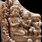 Middeleeuws India Beeldhouwwerk in kalksteen - Laag reliëf -, Verzamelen