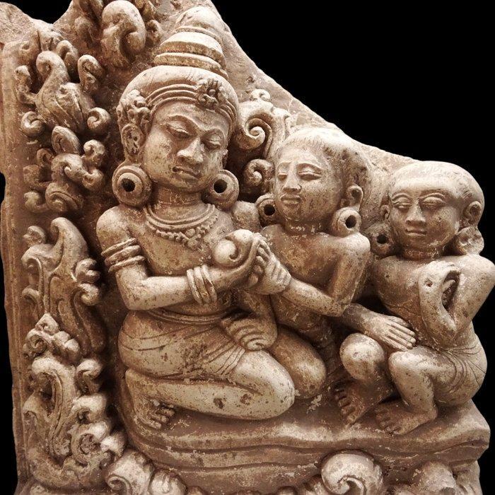 Middeleeuws India Beeldhouwwerk in kalksteen - Laag reliëf -, Verzamelen, Mineralen en Fossielen