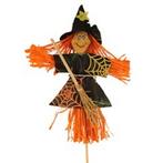 BIJSTEKER HEKS MET BEZEM 15X10cm. NEW STYLE Halloween heks, Nieuw