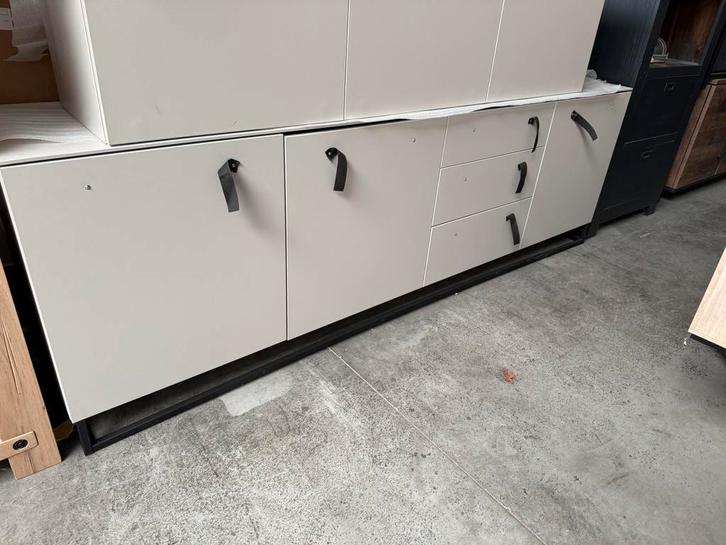 Stuttgart dressoir, kleur ivory, Huis en Inrichting, Kasten | Dressoirs, Nieuw, Metaal, Overige materialen
