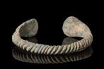 Viking periode Bronzen gedraaide armband  (Zonder