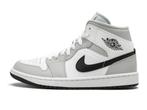 Air Jordan 1 Mid Light Smoke Grey Black - Maat 37.5 EU, Kleding | Heren, Schoenen, Ophalen of Verzenden, Nieuw