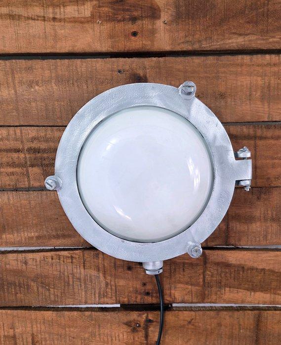 Wandlamp - Aluminium - Maritieme verlichting, Antiek en Kunst, Antiek | Wandborden en Tegels