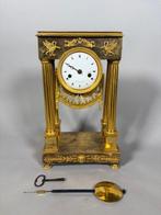 Pendule portique - Marbre, Bronze - 1800-1850