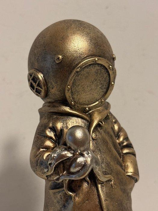 sculptuur, Meisje met duikhelm - 21 cm - Hars, Antiek en Kunst, Curiosa en Brocante