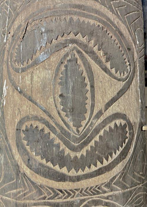 Sepik gevechts schild - 173 cm - Upper Sepik -, Antiek en Kunst, Kunst | Niet-Westerse kunst