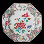 Bord - Assiette octogonale en porcelaine aux émaux de la, Antiquités & Art