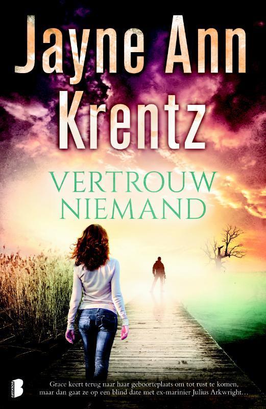 Vertrouw niemand 9789022574324 Jayne Ann Krentz, Boeken, Thrillers, Zo goed als nieuw, Verzenden