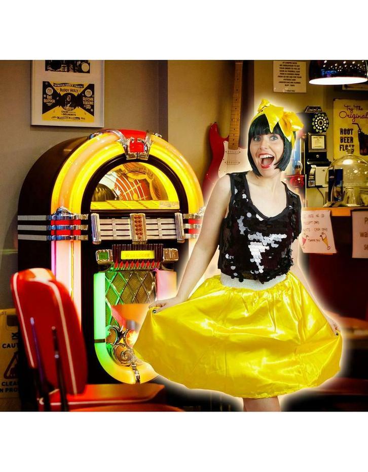 Geel  satijnen retro rokje met bijpassend sjaaltje, Hobby & Loisirs créatifs, Articles de fête, Enlèvement ou Envoi