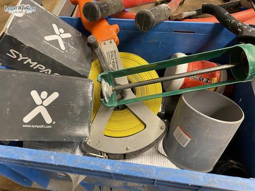 Partij gereedschap, slangen, kist PVC kop, Doe-het-zelf en Bouw, Gereedschap | Overige machines, Zo goed als nieuw, Ophalen of Verzenden