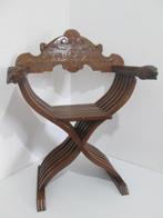 Stoel - Walnoot - Savonarola-armstoel