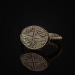 Middeleeuwen, kruisvaardersperiode Brons Ring met Kruis en