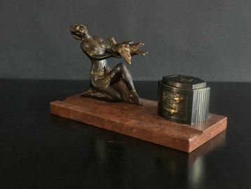 Encrier - Femme semi-nue à loiseau - Régule et marbre
