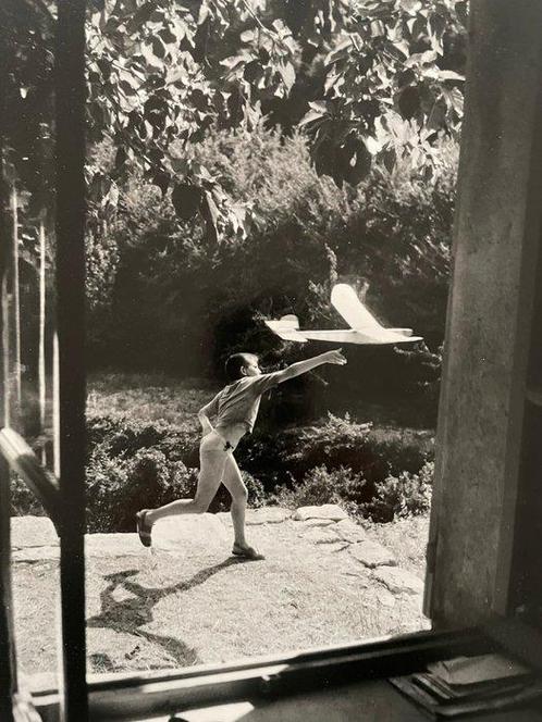 Willy Ronis (2010-2009) - Vincent Aéromodéliste Gordes 1950, Antiek en Kunst, Kunst | Designobjecten