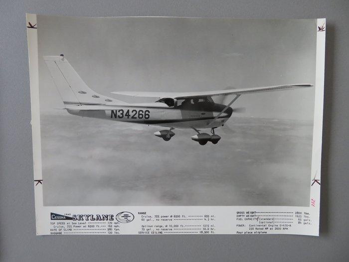 Cessna aviation - 22 press photo,s 1960,s Cessna Aircraft, Antiek en Kunst, Kunst | Designobjecten