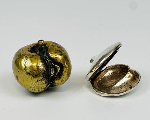 sculptuur, Erotisch vruchtstel - Appel en oester - 20e eeuw, Antiek en Kunst, Curiosa en Brocante