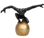 sculptuur, Man op bal - 44 cm - Keramiek