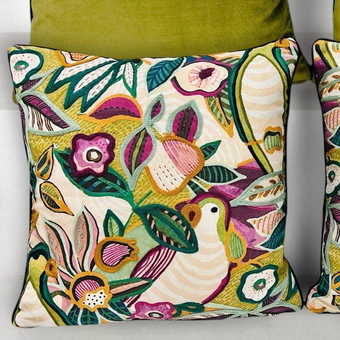 New set of four cushions. Two of them made with Casamance, Antiek en Kunst, Curiosa en Brocante