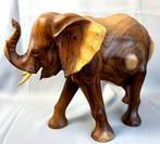sculptuur, Grote hand gesneden Olifant - 26 cm - Suarhout -