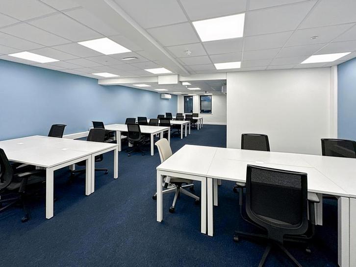 Espace de bureau pour 15 pers. à HQ Charleroi Airport, Articles professionnels, Immobilier d'entreprise