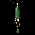 Oud-Romeins Pendant, met Romeinse groene glazen kralen