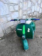 Young Rider - Voiture à pédales Vespa-style pedal scooter