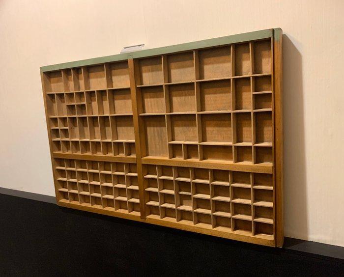 Vitrinekast - Hout - Typografenkast, Antiek en Kunst, Antiek | Wandborden en Tegels