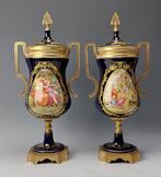 Porcelaine de Paris - Vaas (2) - Porselein, Verguld - In de