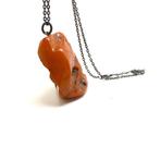 Echte Baltisch amber hanger ketting, vintage. - Barnsteen -, Verzamelen, Dierenverzamelingen, Nieuw