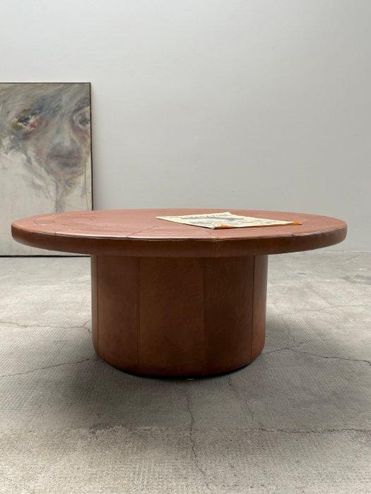 de Sede, zugeschrieben - Salontafel - Leder, Hout, Antiek en Kunst, Antiek | Meubels | Stoelen en Sofa's