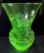 Vaas - Uraniumglas - Uranium glasvaas ArtDèco, Antiek en Kunst, Antiek | Glaswerk en Kristal