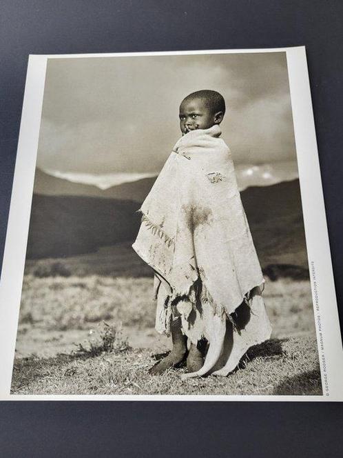 George Rodger (1908-1995) from Magnum Photo - Jeune garçon, Antiek en Kunst, Kunst | Schilderijen | Modern