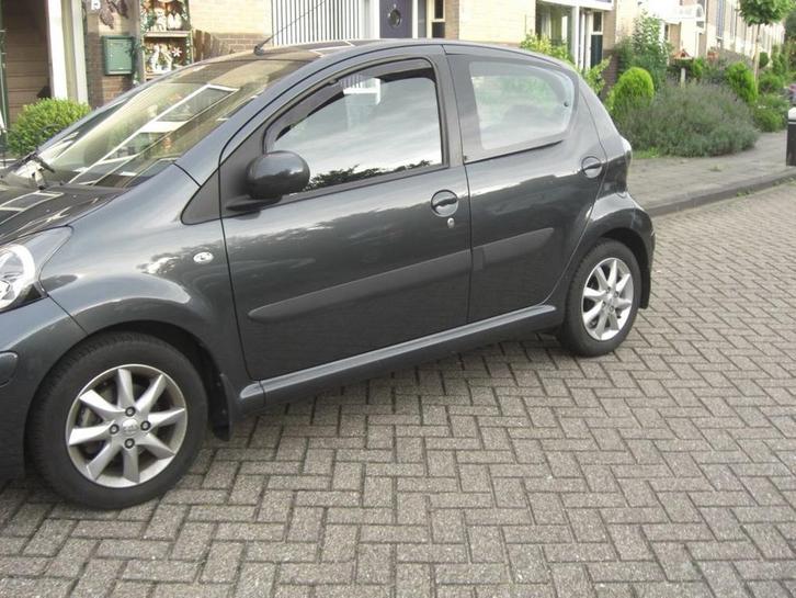 Zijwindschermen tbv 5-deurs Citroen C1 Toyota Aygo Peugeot, Auto diversen, Auto-accessoires, Zo goed als nieuw, Verzenden