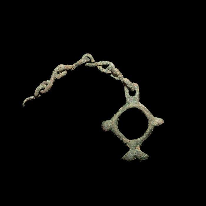 Viking periode Brons Amulet with Bird Heads (“Falcon-Headed, Antiek en Kunst, Antiek | Overige Antiek