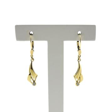 Gouden lange oorbellen met diamant | 0,06 ct. (witgoud) beschikbaar voor biedingen