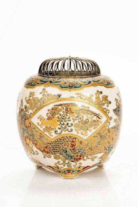 Vase - Céramique, Émail, Or, Un koro bleu Satsuma Gosu, Antiek en Kunst, Antiek | Overige Antiek
