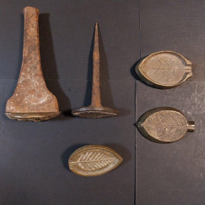 Outil de travail (5) Antique - Set de moules antiques, Antiek en Kunst, Curiosa en Brocante