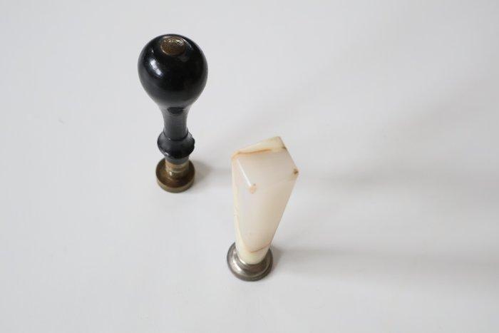 Zegel (2) Jugendstil - Lakstempel, Antiek en Kunst, Antiek | Overige Antiek