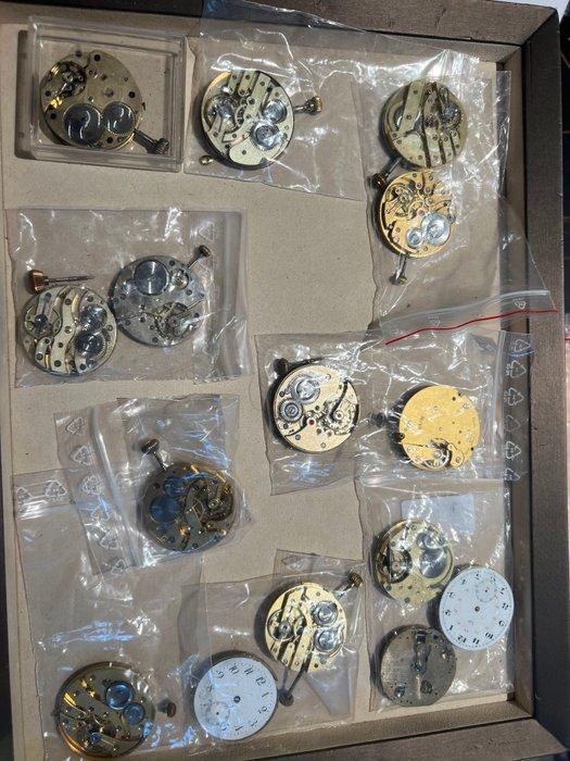 Uurwerk - Messing - 1900-2000, Antiek en Kunst, Antiek | Klokken