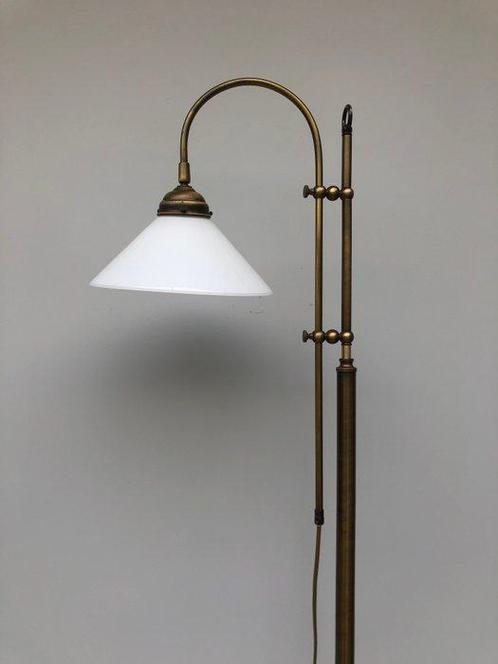 Staande lamp - Opaline glas, Antiek en Kunst, Curiosa en Brocante