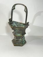 Style Gothique Bénitier - 1850-1900, Antiquités & Art