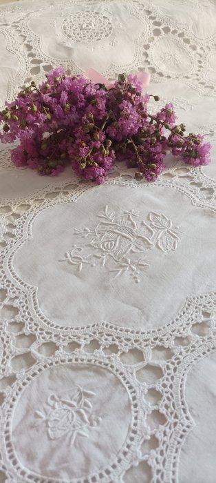 Kunstwerk! Indrukwekkend grote handgeborduurde en gehaakte, Antiek en Kunst, Antiek | Tapijten, Tafelkleden en Textiel