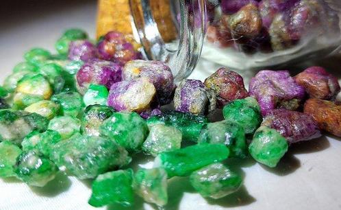 Robijnen en smaragden natuurlijk ruw-- 155 g, Verzamelen, Mineralen en Fossielen