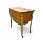 Naaidoos - Hout - Teakhouten tafel uit de jaren 50