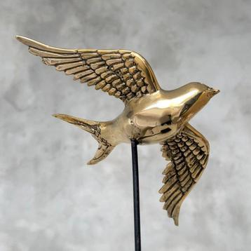 Sculpture, NO RESERVE PRICE - Swallow Fly Away on Stand - 19