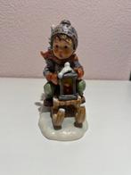 Goebel - M.I. Hummel - Figuur - Junge auf Schlitten mit