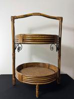 Étagère - Elegante Vintage Rotan Etagère: Tijdloze Stijl, Antiek en Kunst