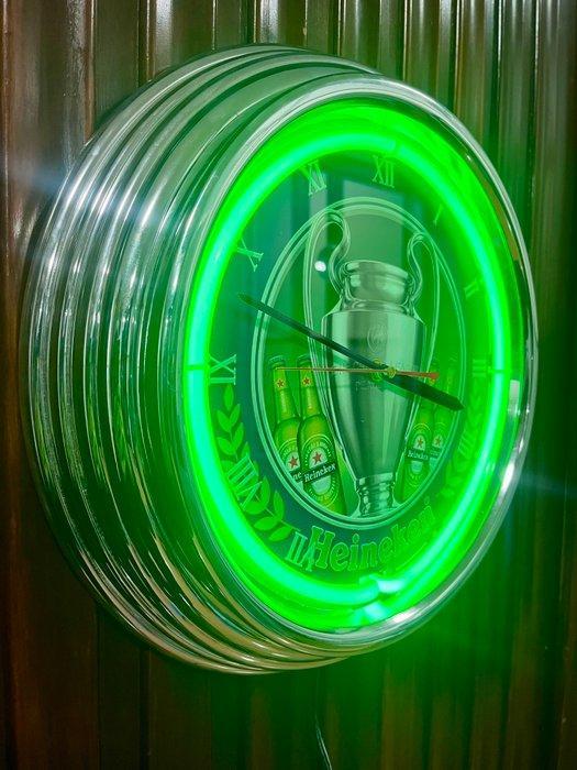 Neonklok Heineken - Neonlichtbord - Plastic, Glas, Antiquités & Art, Antiquités | Assiettes décoratives & Carrelages