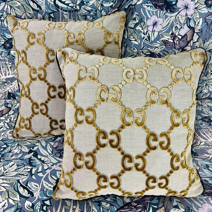 Gucci Nieuwe set van twee - Kussen, Antiek en Kunst, Antiek | Tapijten, Tafelkleden en Textiel
