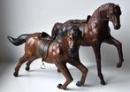 Decoratief ornament (2) - paard - leder - handarbeid, Antiek en Kunst, Curiosa en Brocante